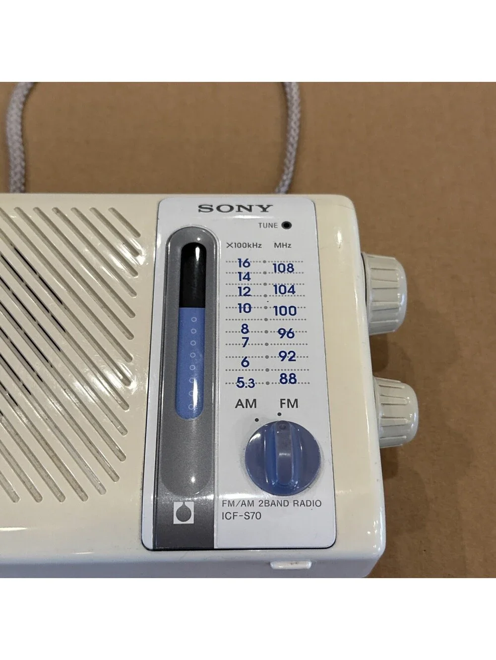 Vintage SONY ICF-S70 Portable AM/FM Radio TESTED.  WORKS.
